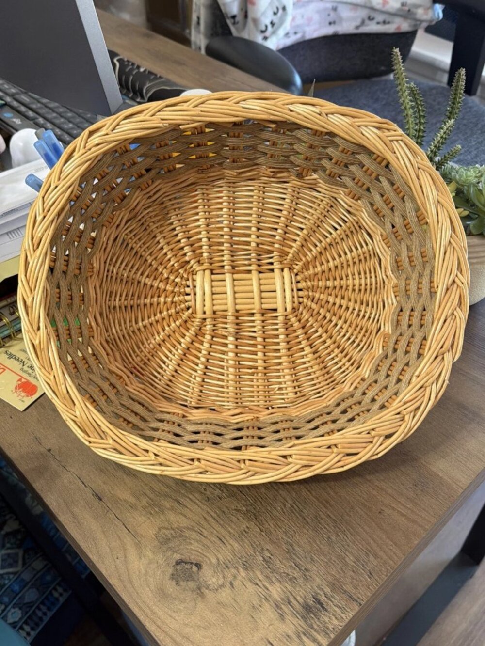 Vintage-Style Oval Woven Wicker Bread / Fruit Basket